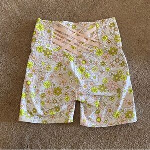 Fabletics Boost PowerHold® High-Waisted 6'' Shorts